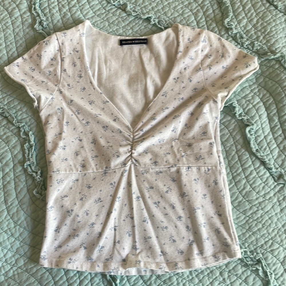 EUC Women’s Brandy Melville crop top